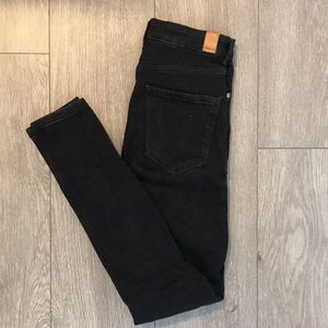 Zara Black Skinny Jeans | size: 4